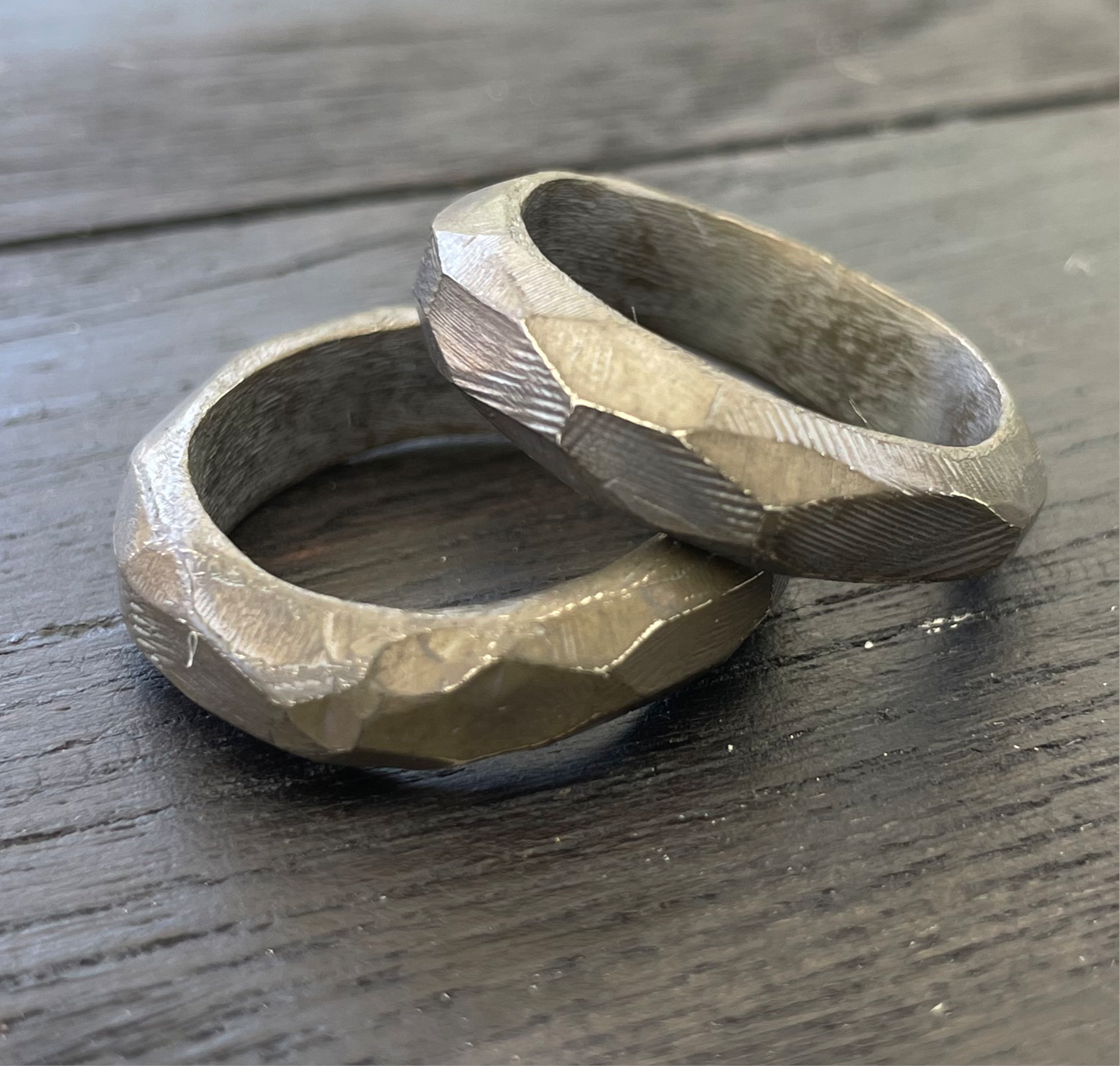 BEATEN CURVES SET OF 2 IN SOLID OXIDISED SILVER