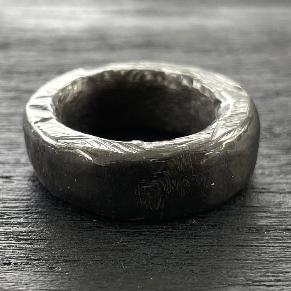 MIDI WEDDER IN SOLID OXIDED SILVER