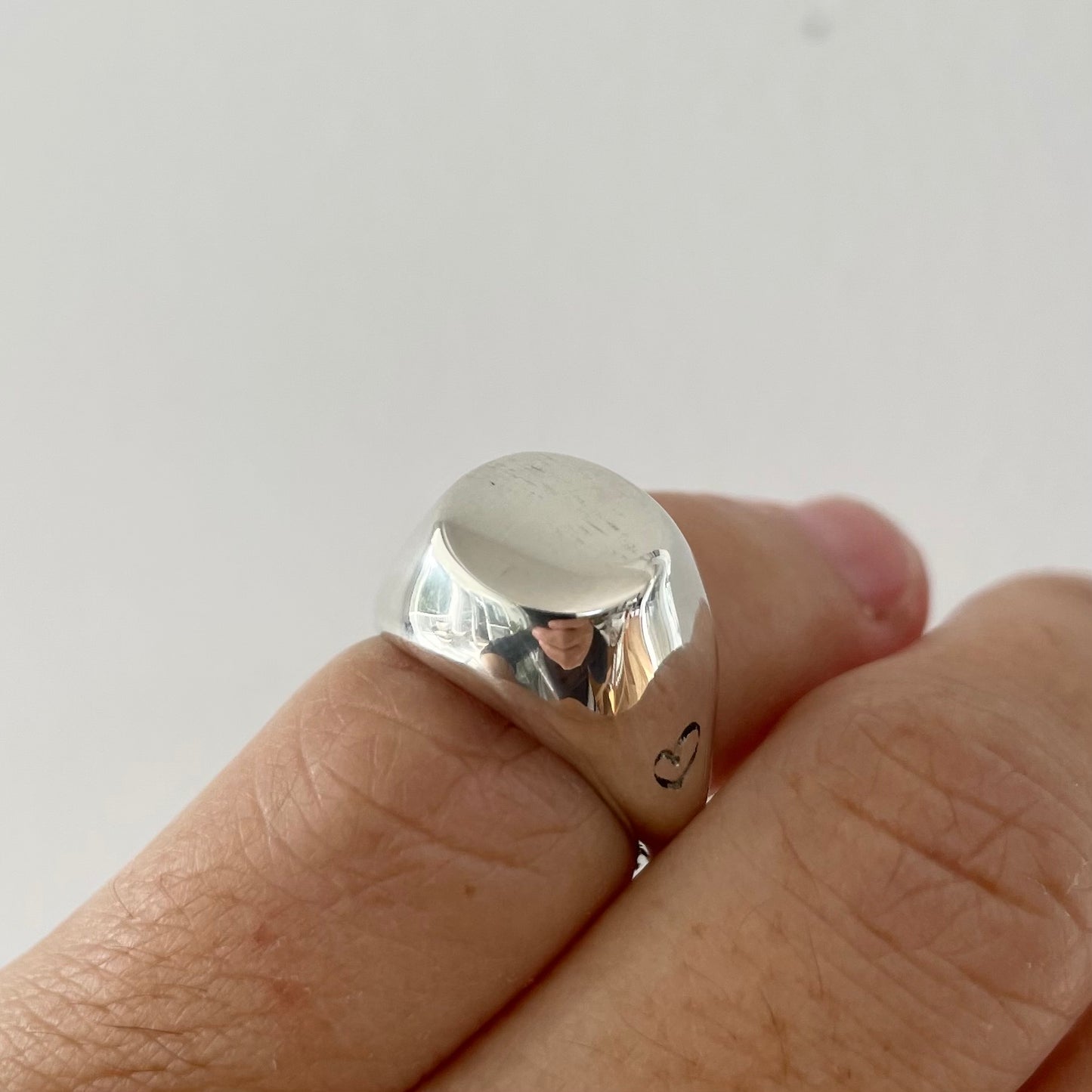 SIGNET PINKY IN SOLID SILVER