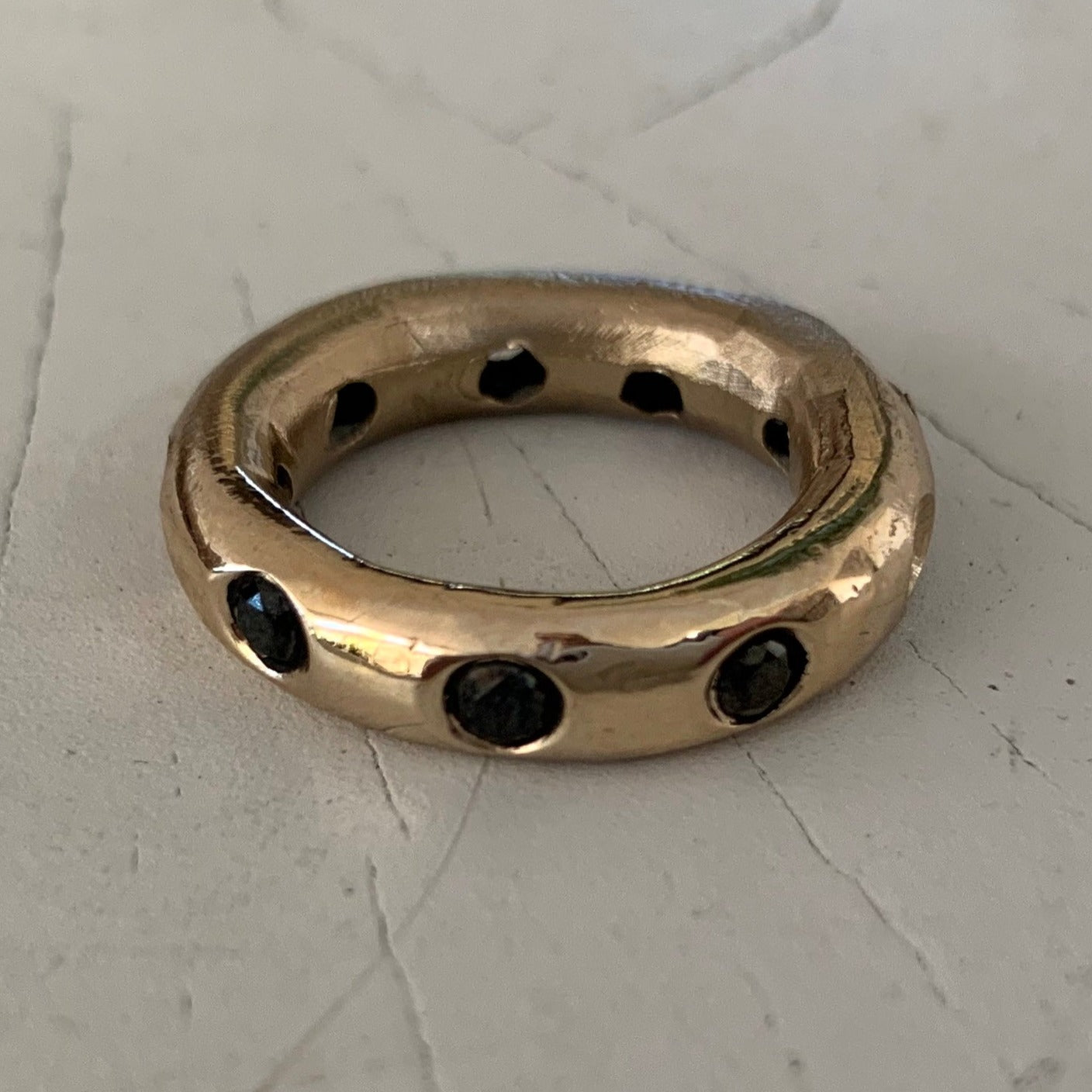 GRAND LOOP IN SOLID BRONZE WITH BLACK DIAMONDS