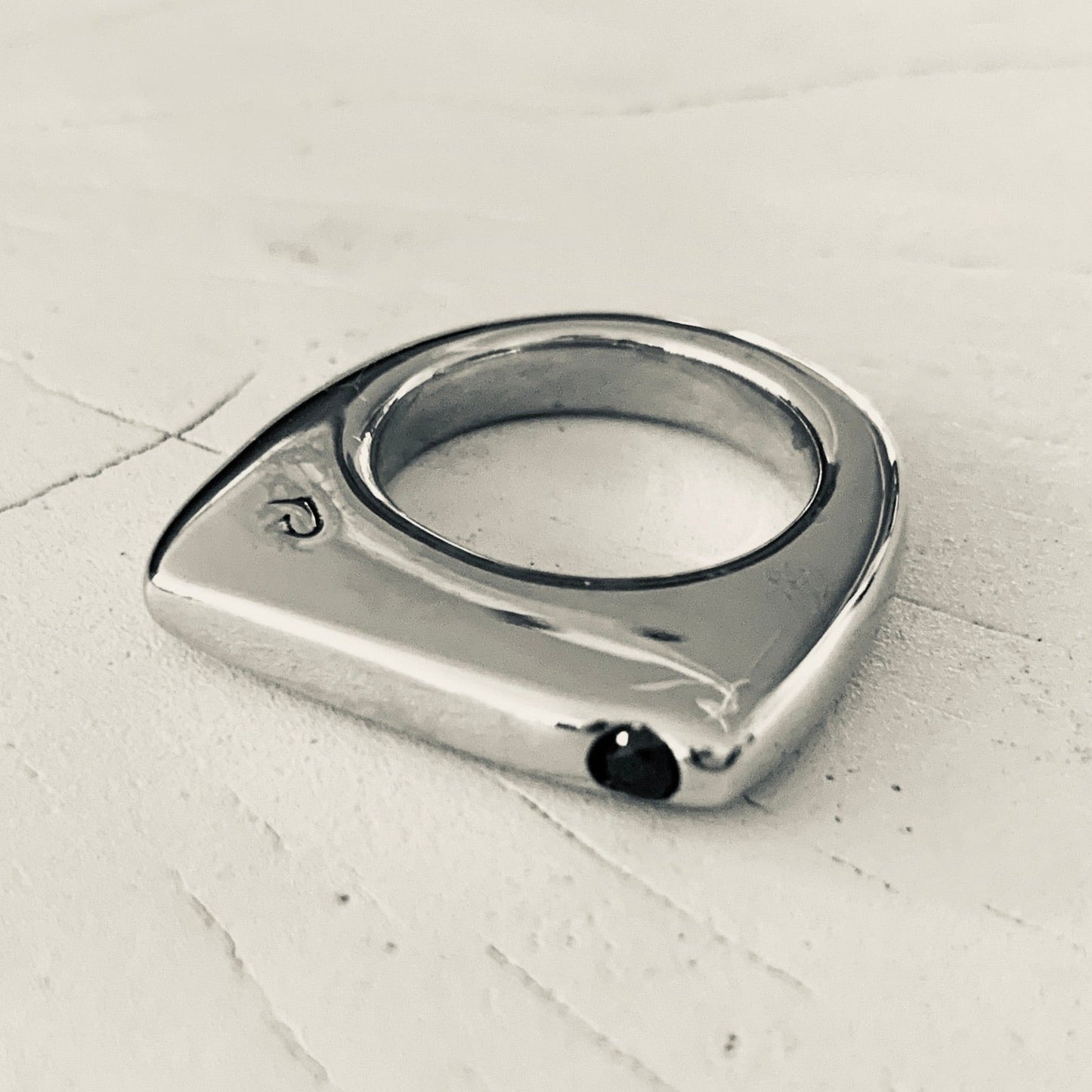 PRINCESS KATE IN SOLID SILVER WITH A BLACK DIAMOND