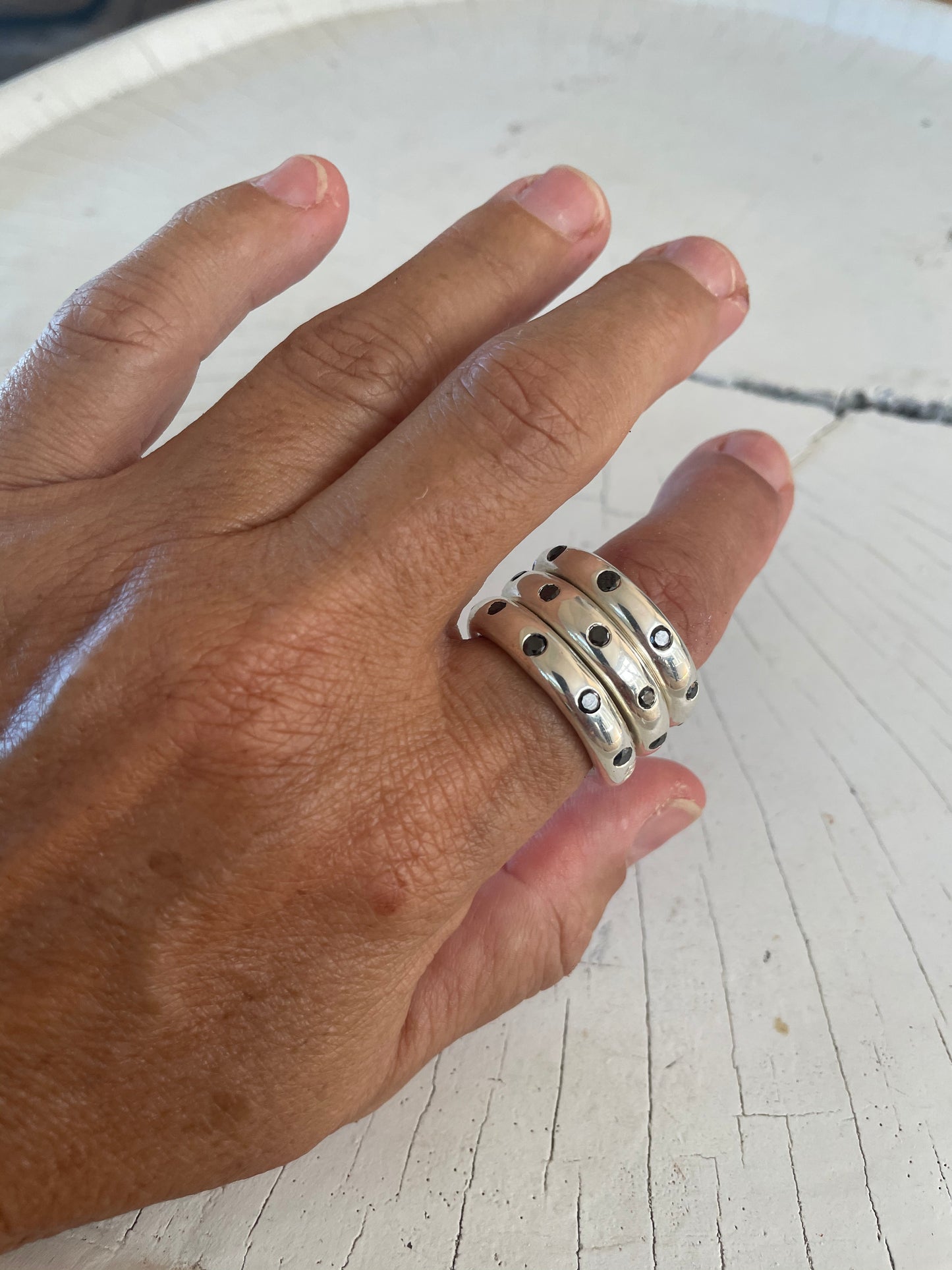 GRAND LOOP IN SOLID SILVER WITH BLACK DIAMONDS