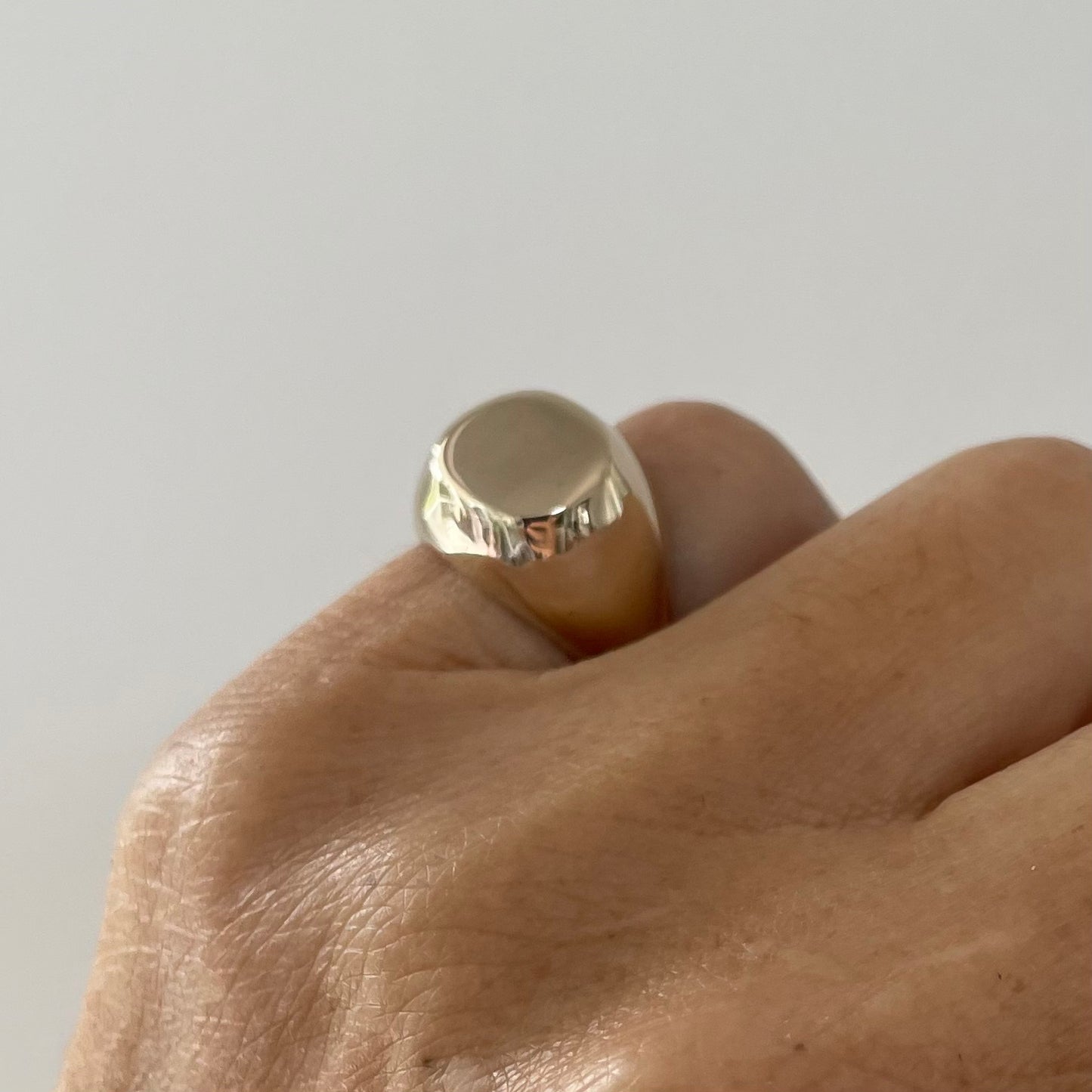 SIGNET PINKY IN SOLID BRONZE