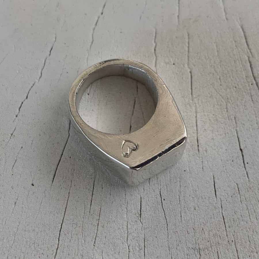 BOX PINKY SIGNET IN SOLID SILVER