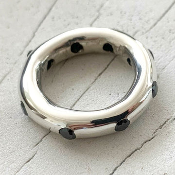 GRAND LOOP IN SOLID SILVER WITH BLACK DIAMONDS