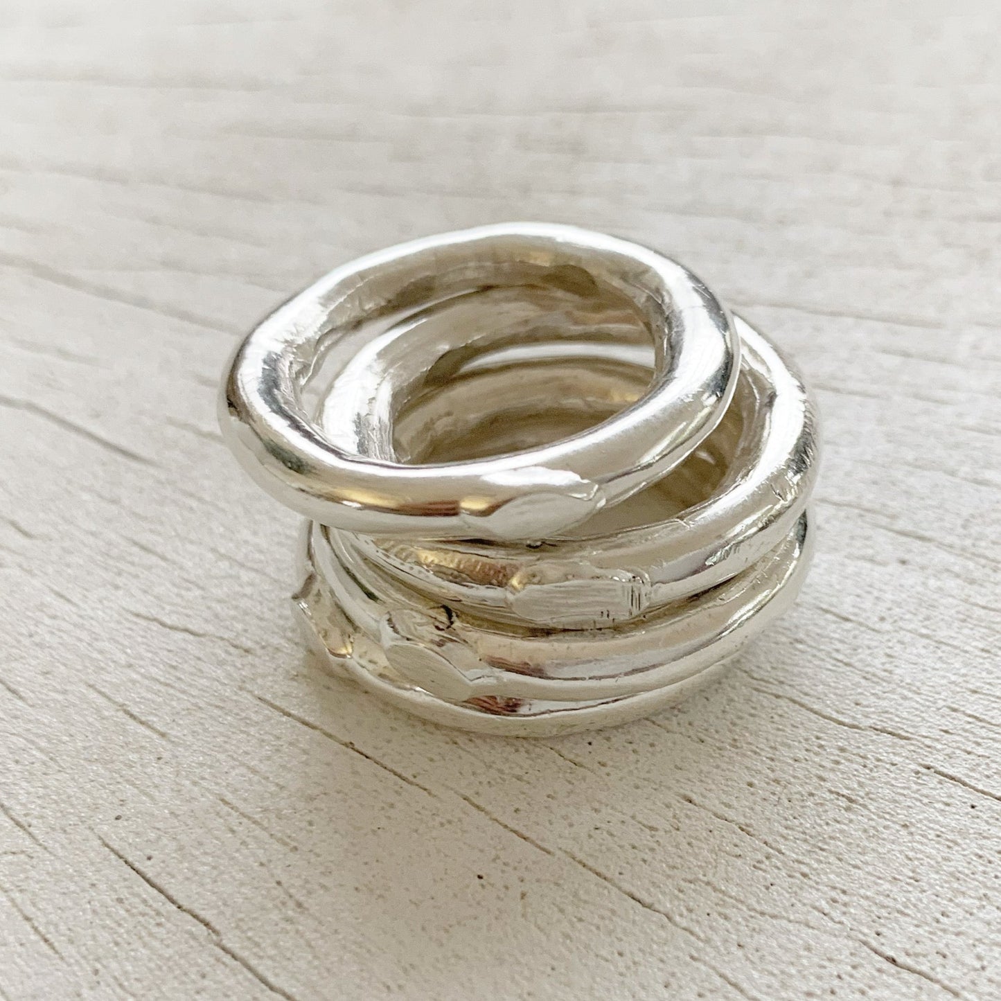 BONDING LOOP IN SOLID SILVER