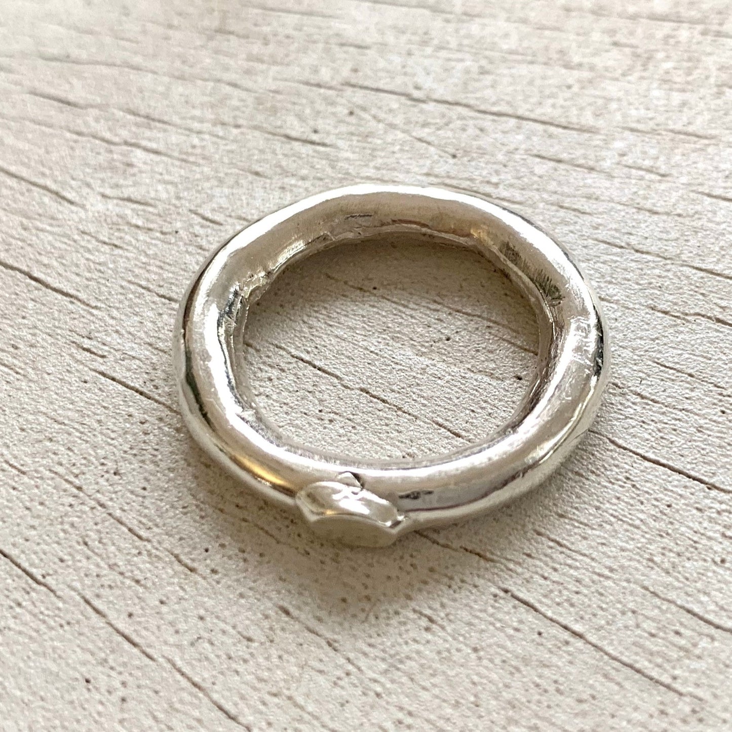 BONDING LOOP IN SOLID SILVER