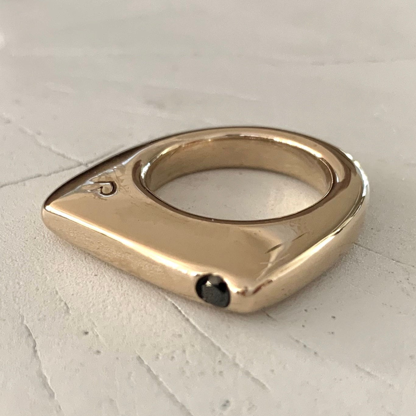 PRINCESS KATE IN SOLID BRONZE WITH A BLACK DIAMOND