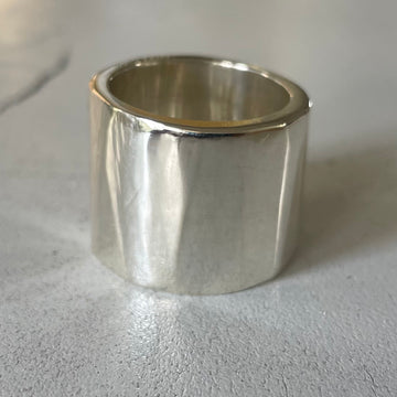 HUSK IN SOLID SILVER.