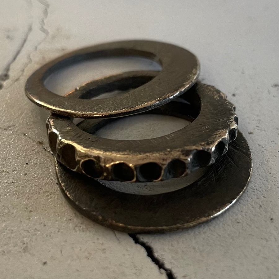 PETITE CLIPSE IN SOLID OXIDISED SILVER