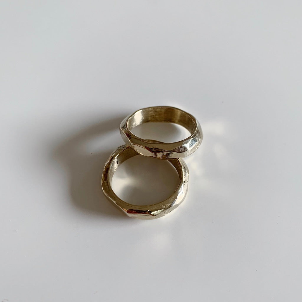 BEATEN CURVES IN SOLID BRONZE
